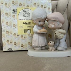 Precious moments “Sweeter as the years go by” #522333 porcelain doll 1996